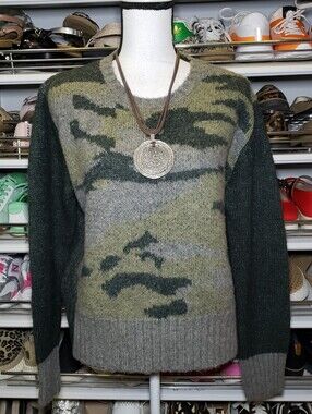Bucketlist Camoflauge Sweater